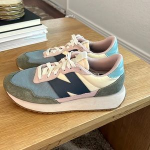 New Balance 237 - size 8.5 Women’s